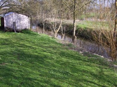 Maison  vendre sur grand terrain